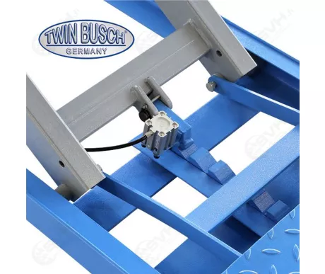 TWM 02 twin busch moottoripyoran nostin5 kuva