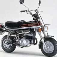 suzuki pv tankin tarra punainen valkoinen 82