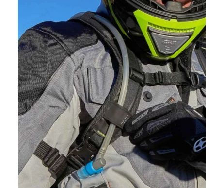 322 T523 Givi vesipussi nestesailio1 kuva