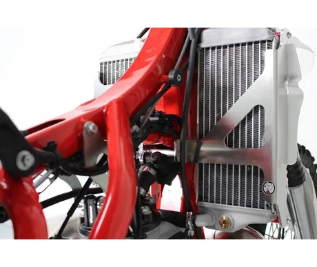 AXP Radiator Braces Red Beta 250RR-300RR kuva