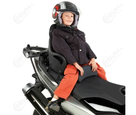 321 S650 Givi S650 lastenistuin skootterikayttoon 1 kuva