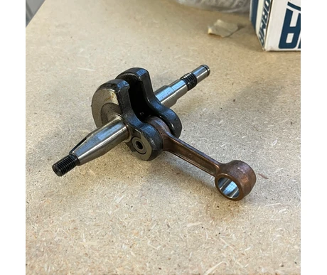 Kampiakseli Partner 4700 5000 5300 kuva