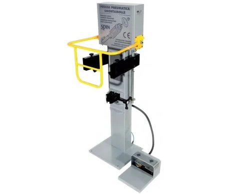 Jousipuristin Kompact 3000 kuva